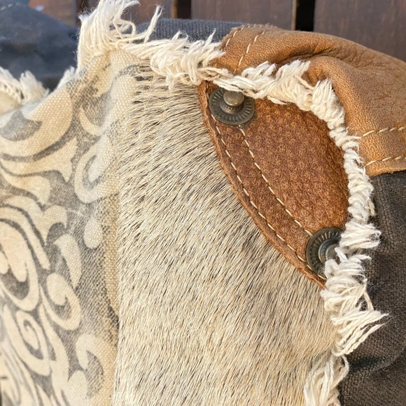 Myra Handbag Canvas, Cotton Patterned With Hide Fabric - Picture 13 of 16